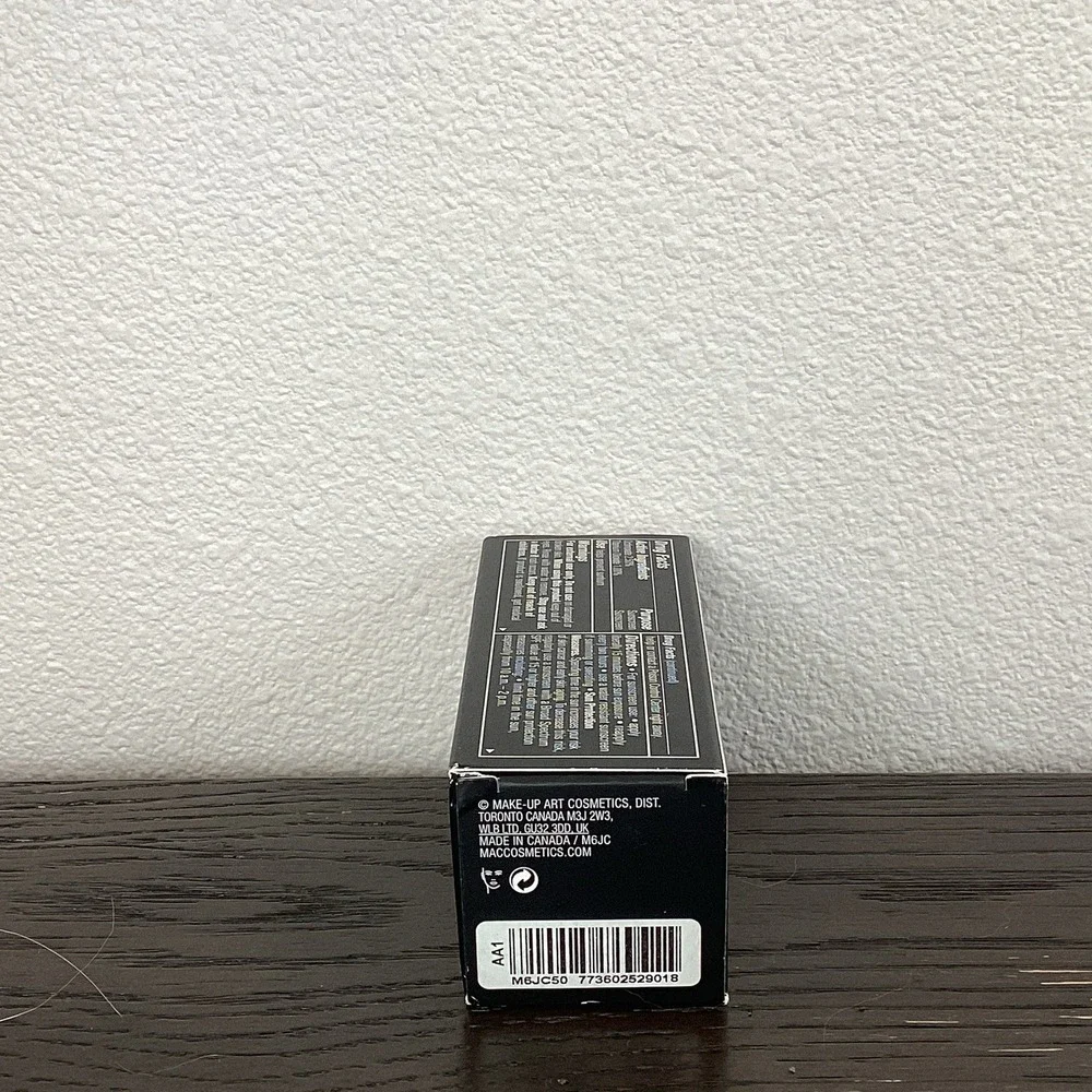 MAC Studio Fix Fluid SPF 15 - Shade NC60 *NEW in Box*